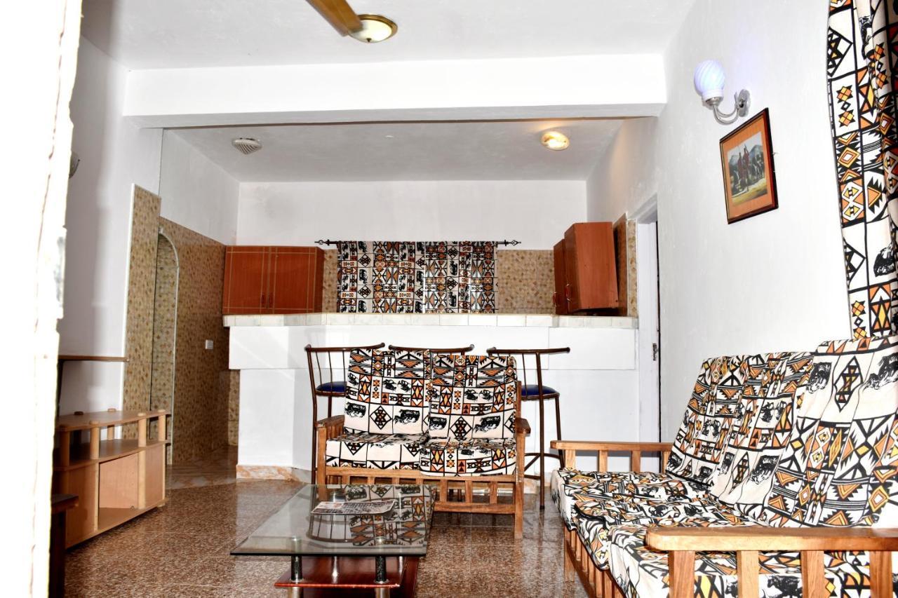 Diani Home Stays 迪亚尼海滩 外观 照片