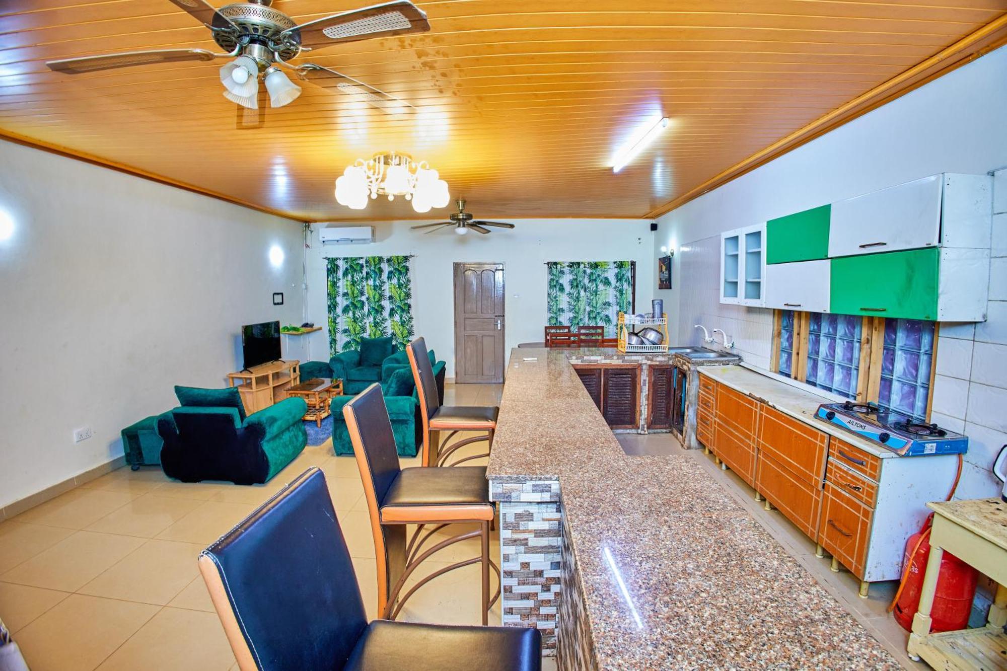 Diani Home Stays 迪亚尼海滩 外观 照片